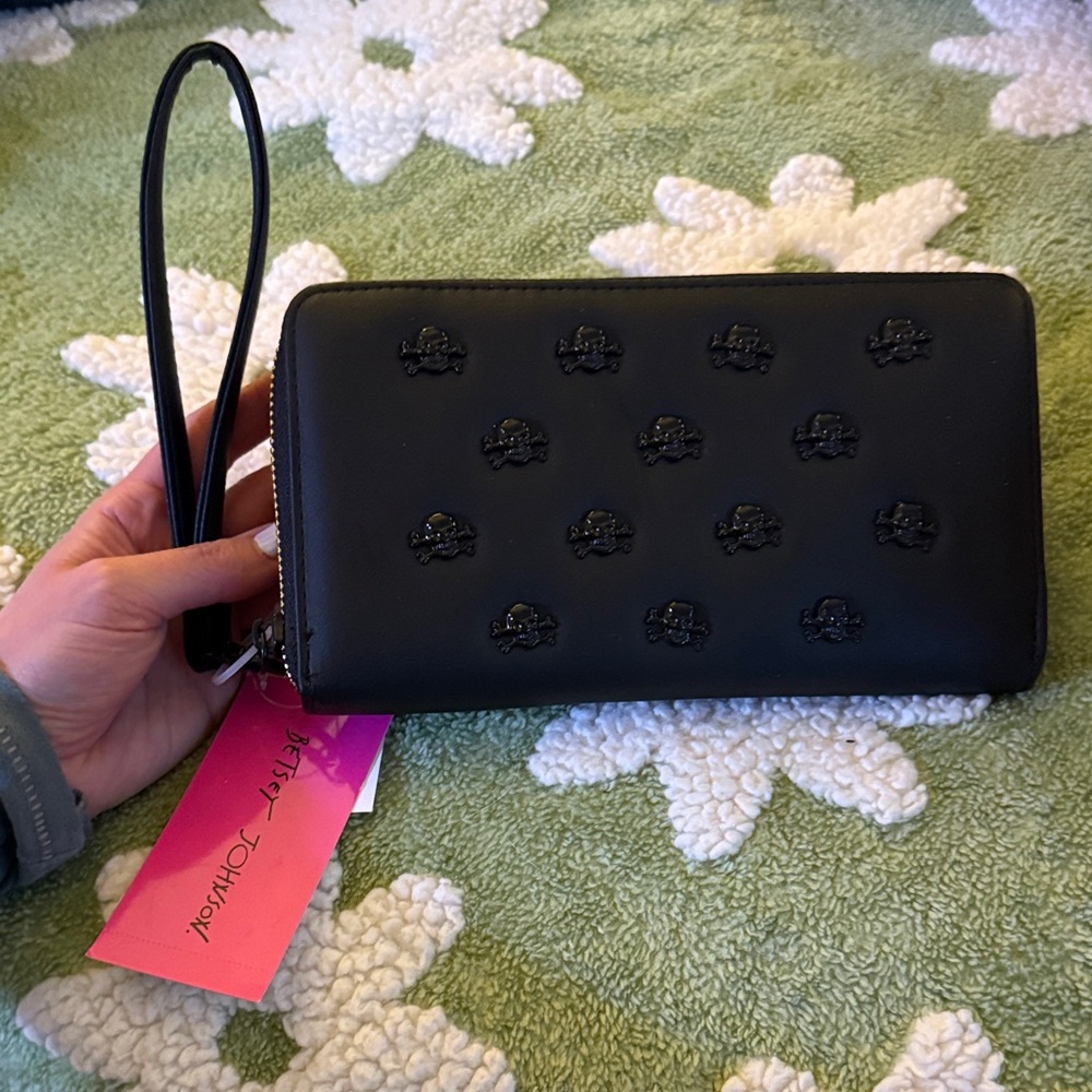 NWT Betsey Johnson Black Skull Embossed Wristlet
